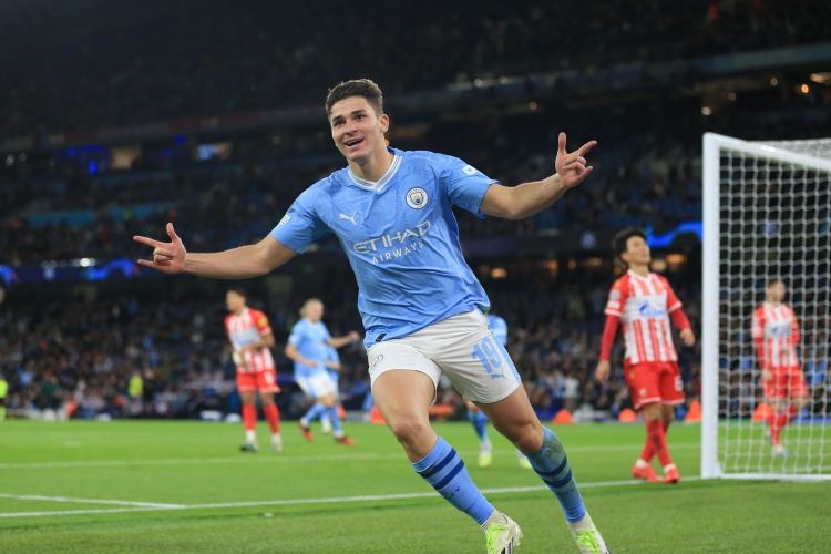 这生意经🤯曼城2140万欧从河床买小蜘蛛,踢了2年9500万售出