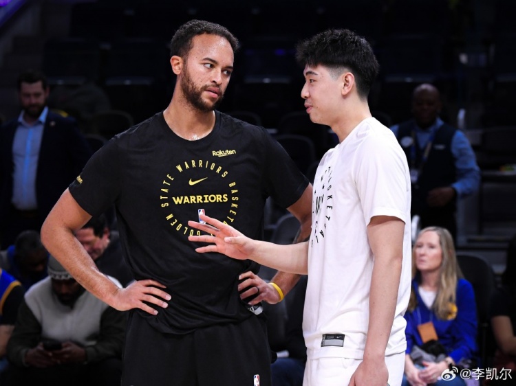 小崔与李凯尔合照:遗憾没上场和老李磕一磕 你还欠我一顿火锅