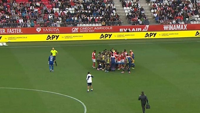 场上碰撞后昏厥送院!曼联官推发文祝福青训球员安赫尔-戈麦斯