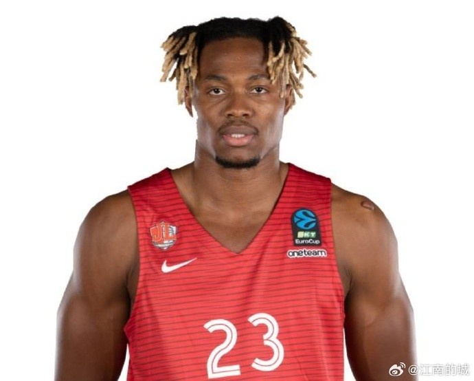 江南的城:中锋球员戈德温-奥梅纳卡签约山西 最快周三打天津出战