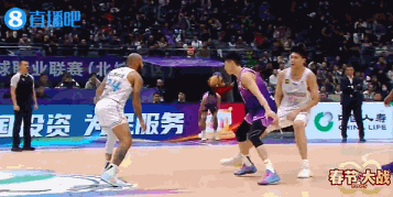 😰这是要干啥...刘晓宇挤掩护掏裆孙桐林被吹违体&山东追平比分