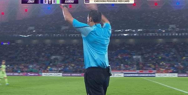 因手掐对手下体被直红罚下，前泰国队长提拉通被禁赛3场+罚款