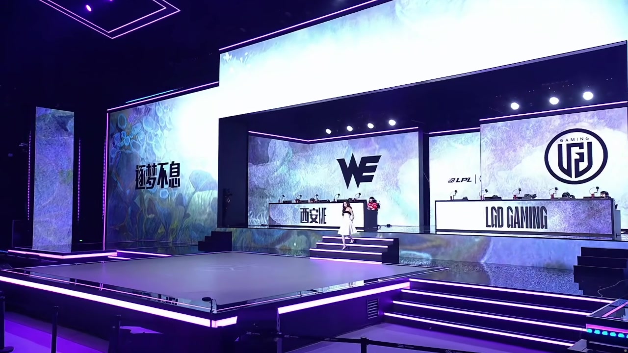 略显疲惫啊!希然二连主持再度亮相北京主场 略显疲惫啊!希然二连主持再度亮相北京主场