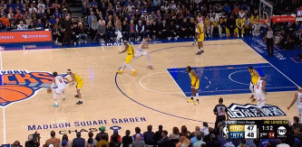 真就喝水一样！布伦森对抗防守 转身跳投又双叒叕进了🤩