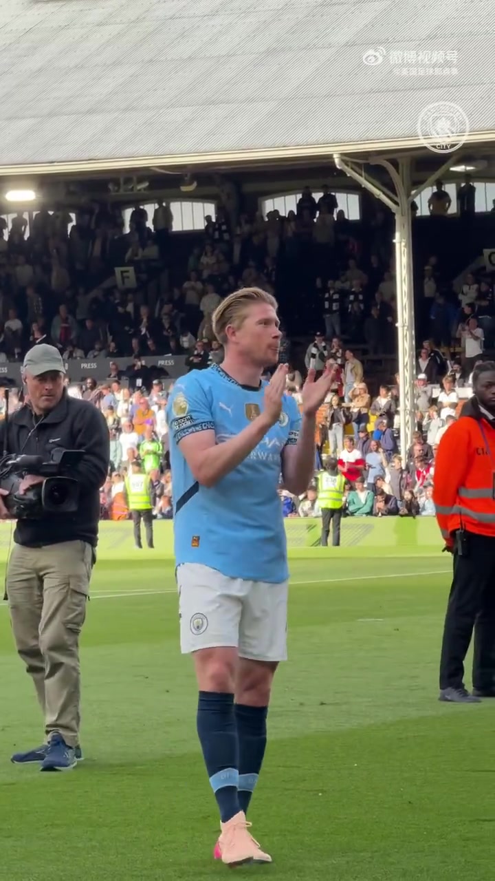 【传奇告别🥺】德布劳内英超谢幕战,赛后向球迷鼓掌致谢