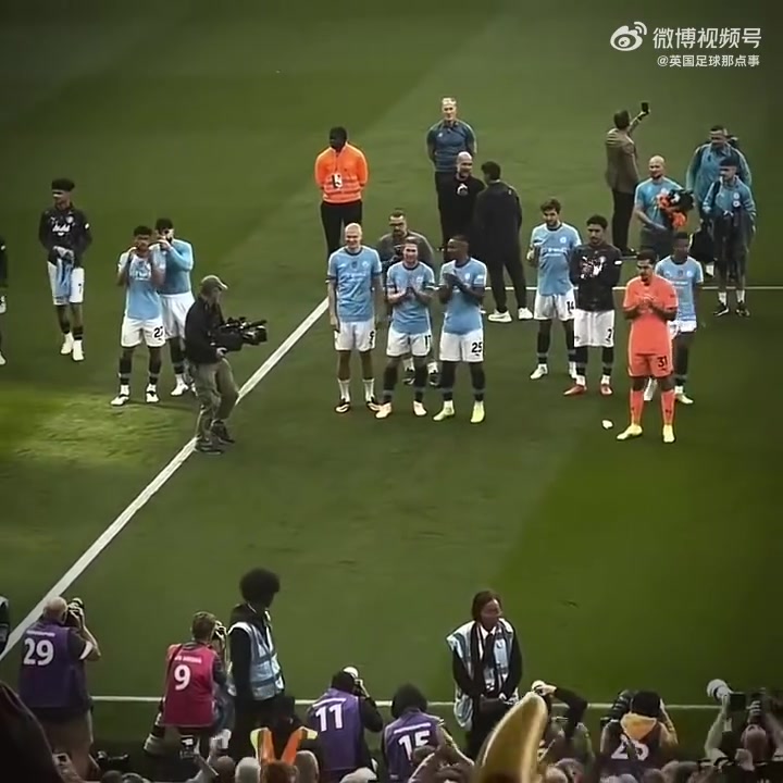 【传奇告别🥺】德布劳内英超谢幕战，赛后向球迷鼓掌致谢